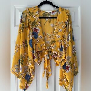 Lulumari Yellow Floral Tie-Front Kimono Sleeve Top Flor
Size Large